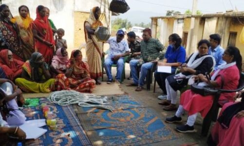 Niti Aayog team lauds Birhor women’s skill in crafting baskets and mats