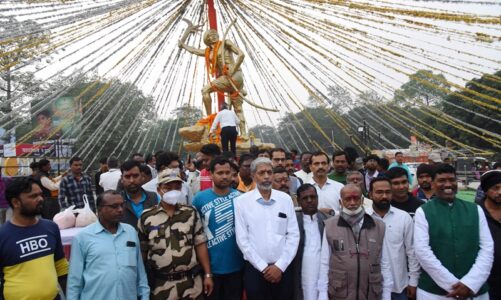 SAIL-BSL officials paid floral tribute to Birsa Munda on his anniversary