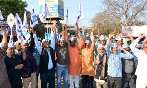 बोकारो: नयामोड़ में चमका AAP का झंडा, कार्यकर्ताओं ने मनाई पंजाब की जीत की ख़ुशी