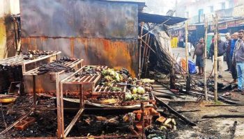Bokaro: बारात में छोड़े गए पटाखों से राम मंदिर मार्केट के चार दुकानों में लगी आग, लाखों का नुकसान
