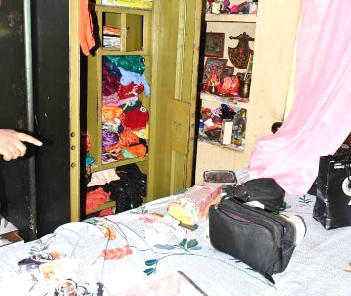 Bokaro: बंद घर को फिर चोरों ने खंगाला, उड़ा ले गए कीमती सामान