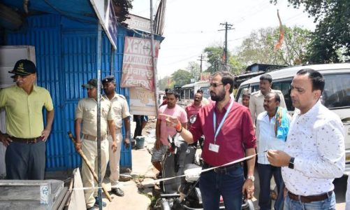 Bokaro: लक्ष्मी मार्केट में हटा अतिक्रमण, BSL का ‘मुखेर कानून’ अनाधिकृत दुकानों के लिए नहीं