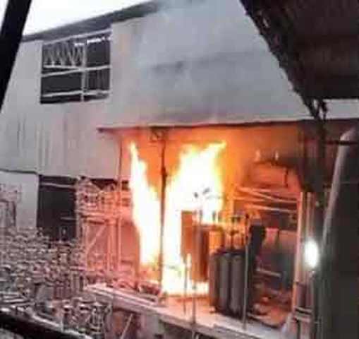 Bokaro: बालीडीह के इश इस्पात प्राइवेट लिमिटेड में शॉट सर्किट से लगी आग