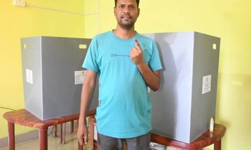 Lok Sabha Election 2024: डाकमतपत्र से पुलिस-सुरक्षा जवानों ने किया मतदान