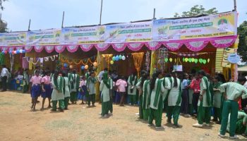 Bokaro: टीएलएम मेले में शिक्षकों ने सहायक शिक्षण सामग्री का किया प्रदर्शन