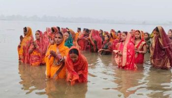 उदीयमान सूर्य को अर्घ्य देकर छठ महापर्व का समापन, बोकारो में शांति और श्रद्धा के साथ मनाया गया