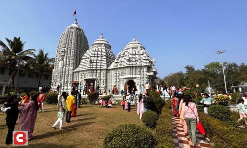 Bokaro: भक्तिभाव से सराबोर हुआ नए साल का पहला दिन, मंदिरों में लगी श्रद्धालुओं की कतार