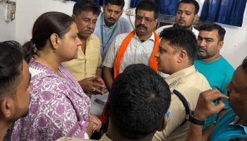 Bokaro में चास पुलिस की पीसीआर वैन से टक्कर, एक युवक की मौत, दो गंभीर घायल