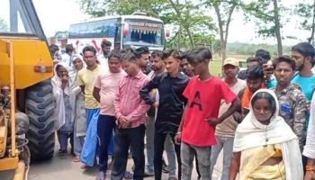 काम पर मौत ! हाइड्रा से पोल लगाते वक्त बिगड़ा संतुलन, मजदूर की मौके पर दर्दनाक मौत