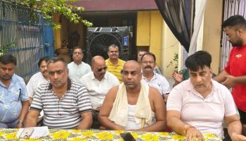 ‘पिता ठीक से चल नहीं सकते थे ?’ – पुलिस पर बुजुर्ग मृतक को बदनाम करने का आरोप