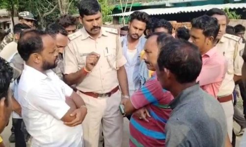 Bokaro: अवैध बालू लदे ट्रैक्टर से युवक की मौत, पुलिस बल के साथ मौके पर पहुंचे अधिकारी