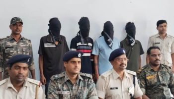 Bokaro: चार आरोपी गिरफ्तार, आठ बैटरी और ओमनी कार बरामद