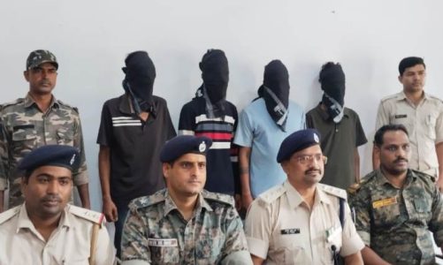 Bokaro: चार आरोपी गिरफ्तार, आठ बैटरी और ओमनी कार बरामद