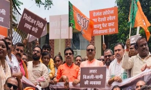 Bokaro: भ्रष्टाचार और कुशासन के खिलाफ भाजपा का प्रखंड कार्यालय में हिला देने वाला प्रदर्शन