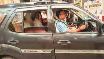 35 साल सेवा देने वाले ड्राइवर को DC Bokaro ने दी अनोखी विदाई
