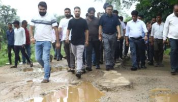 ‘बवासीर’ बनी सड़क देखने खुद पंचायत पहुंचे DC, बोले- “मैं समाधान लेकर आया हूं”