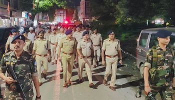 Bokaro में दिखा पुलिस का नया तेवर, पैदल मार्च कर बदमाशों को दी चेतावनी