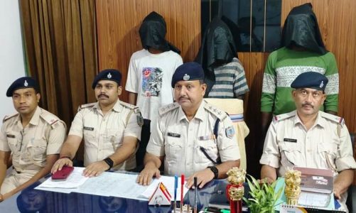रेलवे पटरी चोरी करते रंगेहाथ पकड़े गए, 3 गिरफ्तार