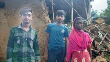 बारिश से ढहा मिट्टी का घर, परिवार बेघर