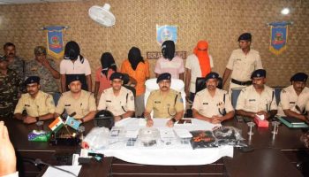 Bokaro: हत्याकांड और लूट का खुलासा, पांच आरोपी हथियार समेत गिरफ्तार