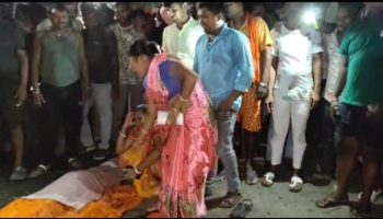 Bokaro: सड़क पर आवारा पशुओं के चलते गई जान ! बाइक सवार की दर्दनाक मौत, रोड जाम