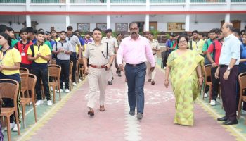 From Drugs to Digital Fraud: Police officials deliver hard-hitting lessons at Bokaro School
