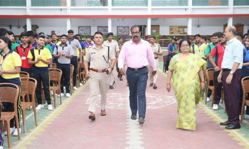 From Drugs to Digital Fraud: Police officials deliver hard-hitting lessons at Bokaro School