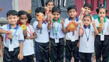 Bokaro: राखी बनाकर बच्चों ने बांधा संस्कृति से प्रेम का बंधन
